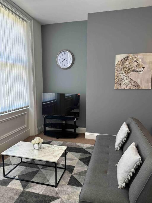 New Hmm Apartmentz - Free Parking - Beautiful Area 森德兰 外观 照片